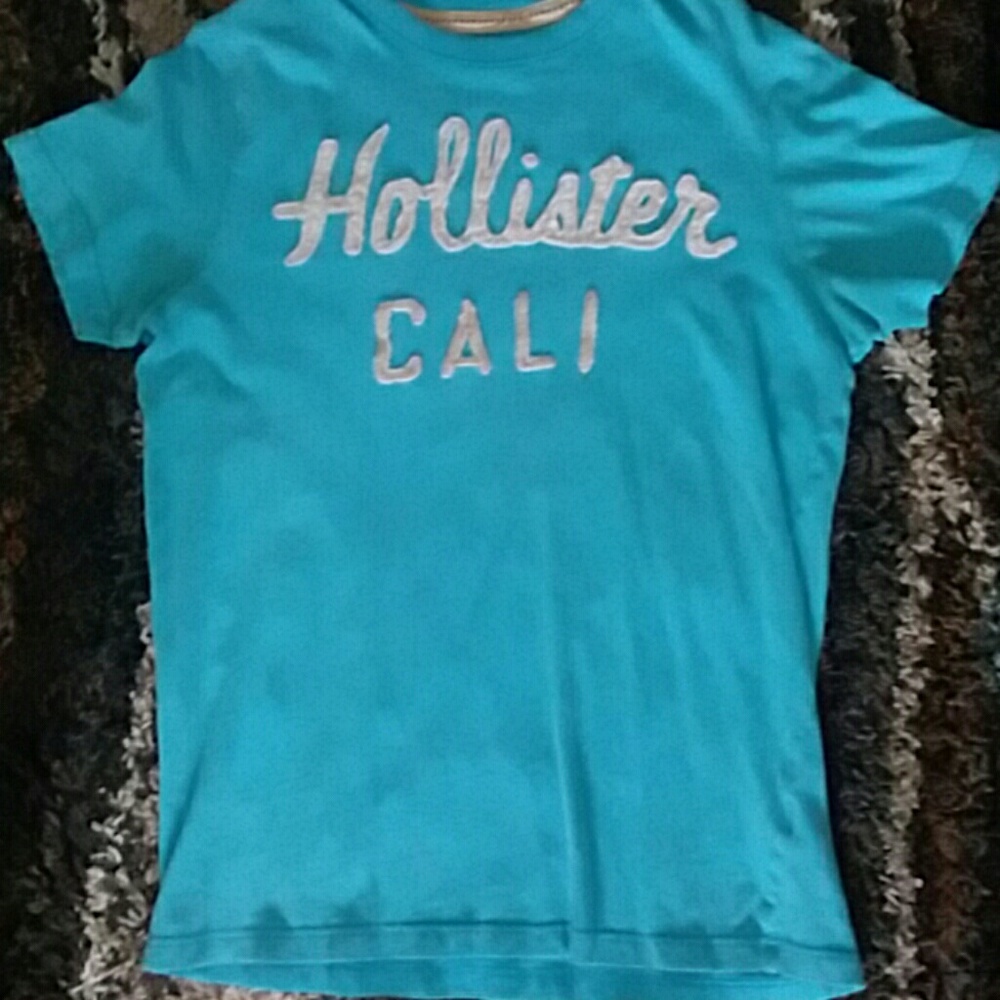 Blue Hollister t-shirt, pink Hollister collar